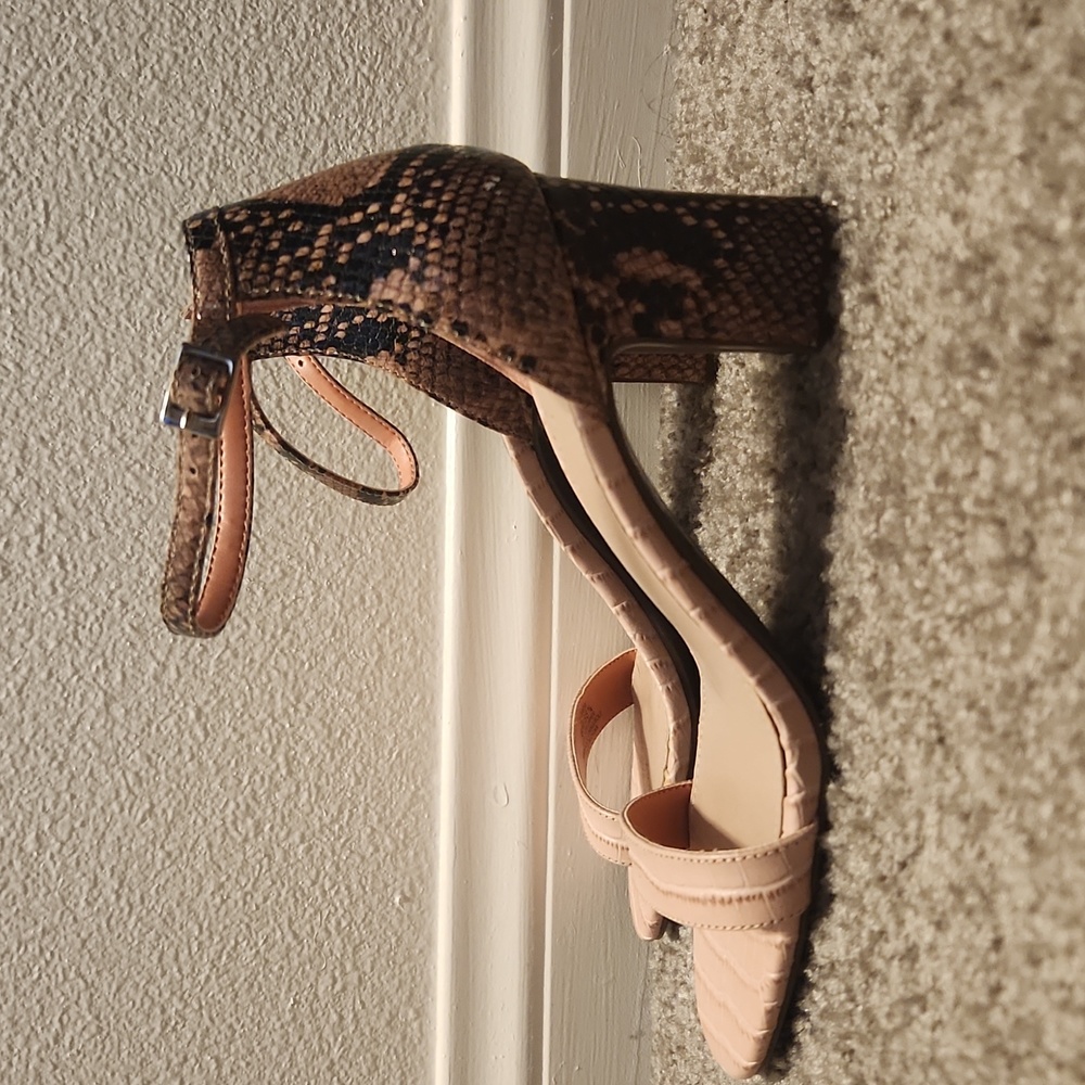 NWOT Never Worn Faux Skae Skin Heels